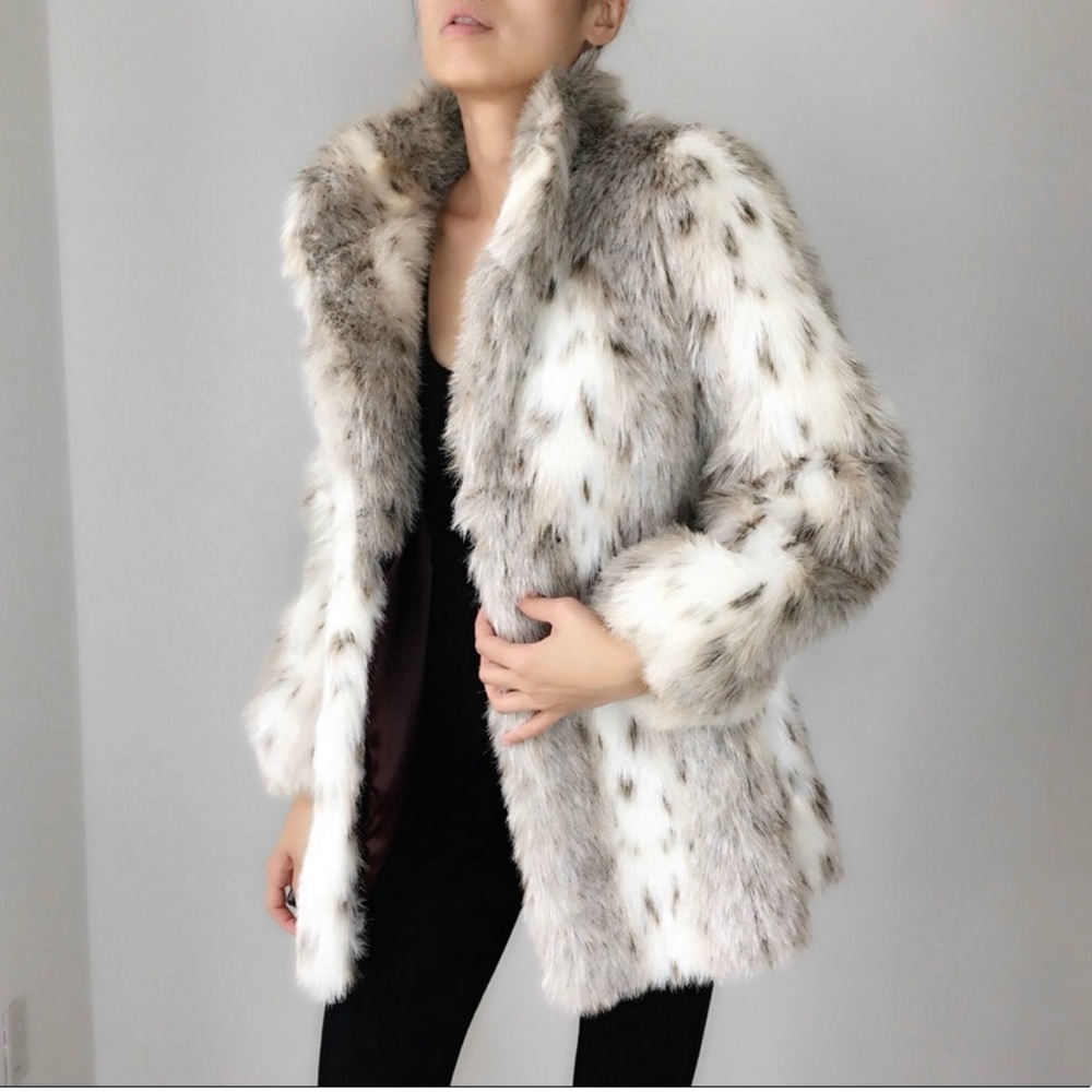 VINTAGE DONNY BROOKS FAUX FUR COAT
Excellent condition. Fully lined. Made in USA - Picture 3 of 8
